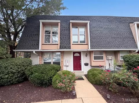 1154 Rue La Chelle Walk #1154, Saint Louis, MO 63141