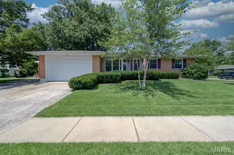 3403 Dekamay Dr, Saint Louis, MO 63125
