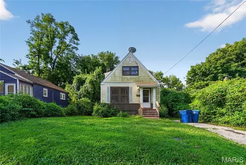 422 Scenic Dr, Riverview, MO 63137