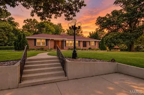 20 Fairmount Dr, Alton, IL 62002