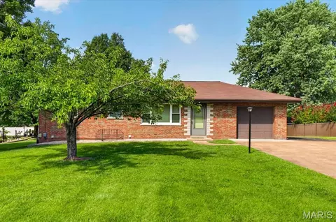 3737 Will Ave, Saint Louis, MO 63125