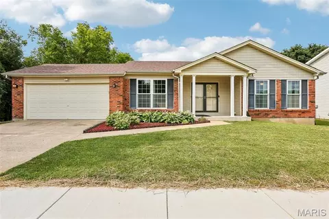 11 Laurelwood Dr, Saint Peters, MO 63376