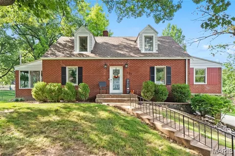 121 Rosewood Ln, East Alton, IL 62024