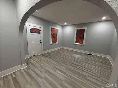 51 W Beach Ave, Wood River, IL 62095