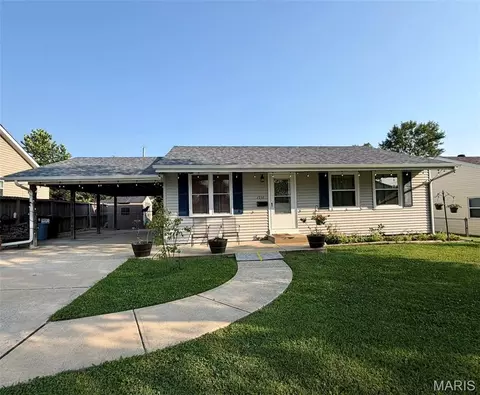 2550 Bonniebrook Dr, Maryland Heights, MO 63043