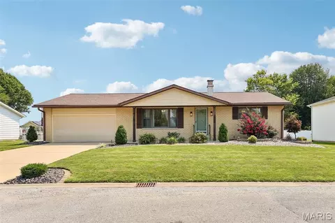600 Roland Ave, New Baden, IL 62265