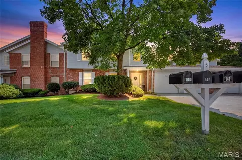 980 Windstream Dr #35, Saint Peters, MO 63376