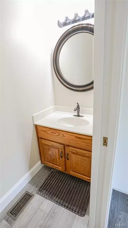 Bath - 2335 W Chesterfield Blvd #B, Springfield, MO 65807 photo 1 of 6