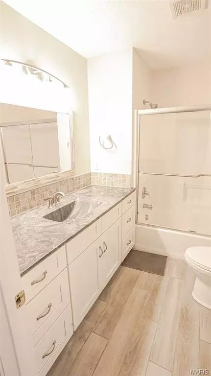 Bath - 2335 W Chesterfield Blvd #B, Springfield, MO 65807 photo 6 of 6