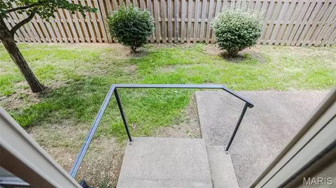 Exterior - 2335 W Chesterfield Blvd #B, Springfield, MO 65807 photo 6 of 8