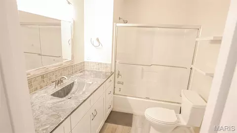 Bath - 2335 W Chesterfield Blvd #B, Springfield, MO 65807 photo 5 of 6
