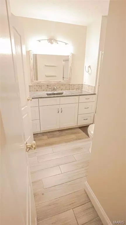Bath - 2335 W Chesterfield Blvd #B, Springfield, MO 65807 photo 4 of 6