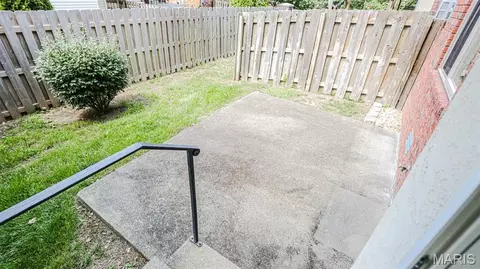 Exterior - 2335 W Chesterfield Blvd #B, Springfield, MO 65807 photo 7 of 8