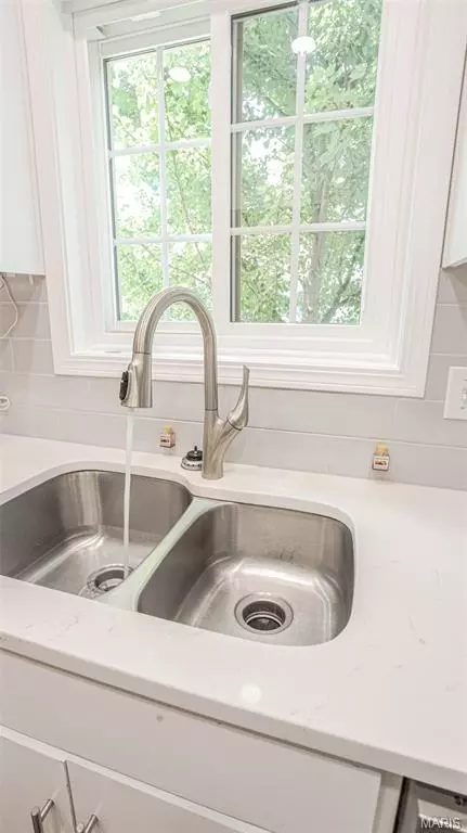 Kitchen - 2335 W Chesterfield Blvd #B, Springfield, MO 65807 photo 4 of 5