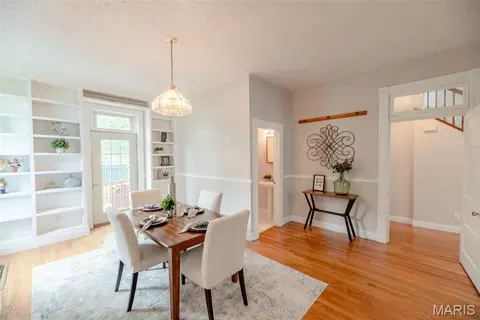 Dining - 7438 Maple Ave, Maplewood, MO 63143 photo 6 of 8
