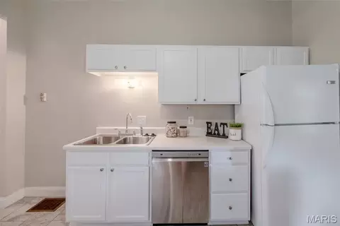 Kitchen - 7438 Maple Ave, Maplewood, MO 63143 photo 4 of 7