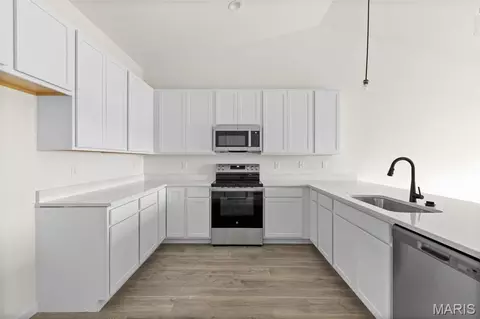 Kitchen - 2211 Heatherfield Dr, Rolla, MO 65401 photo 3 of 4