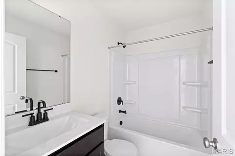 Bath - 2211 Heatherfield Dr, Rolla, MO 65401 photo 2 of 2