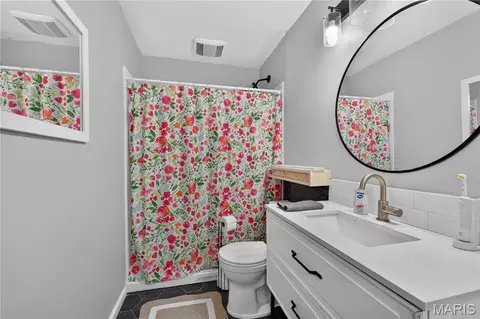 Bath - 310 Heyden Dr, Eureka, MO 63025 photo 1 of 1