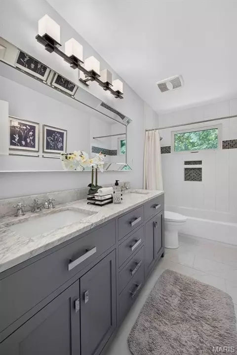 Bath - 1751 Warmington Ct, Ballwin, MO 63021 photo 4 of 4