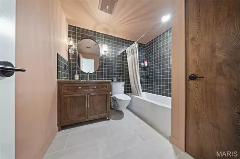 Bath - 511 E Christy Dr, Rolla, MO 65401 photo 4 of 8
