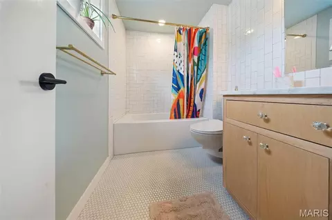 Bath - 511 E Christy Dr, Rolla, MO 65401 photo 7 of 8