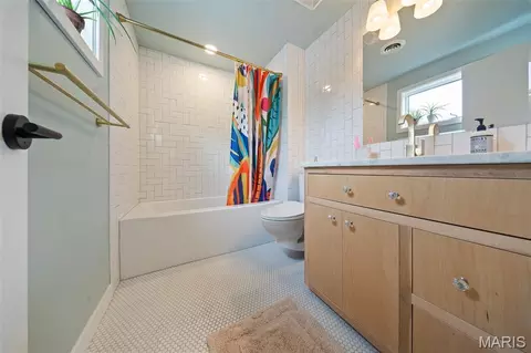 Bath - 511 E Christy Dr, Rolla, MO 65401 photo 6 of 8