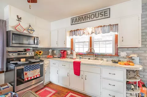 Kitchen - 706 S Maple St, Brighton, IL 62012 photo 2 of 4
