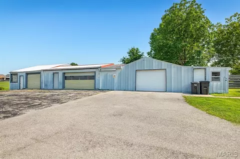 Other - 706 S Maple St, Brighton, IL 62012 photo 2 of 14