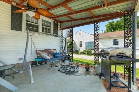 Exterior - 706 S Maple St, Brighton, IL 62012 photo 11 of 15