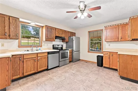 Kitchen - 544 Anaconda Rd, Saint Clair, MO 63077 photo 2 of 3