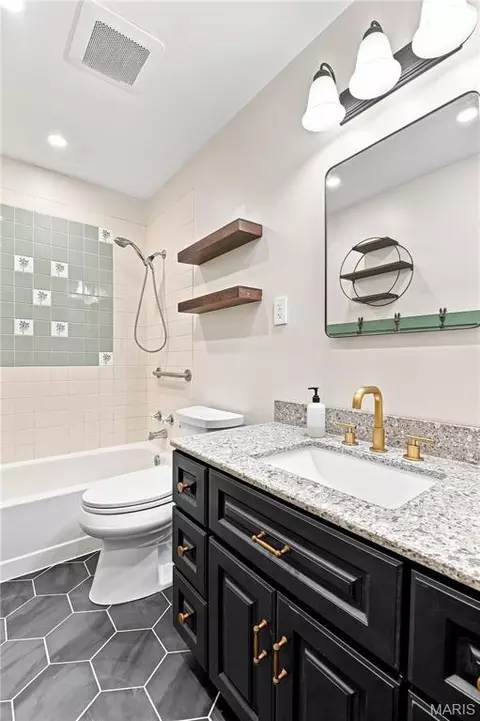 Bath - 544 Anaconda Rd, Saint Clair, MO 63077 photo 2 of 2