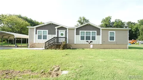 310 4th St, Fisk, MO 63940