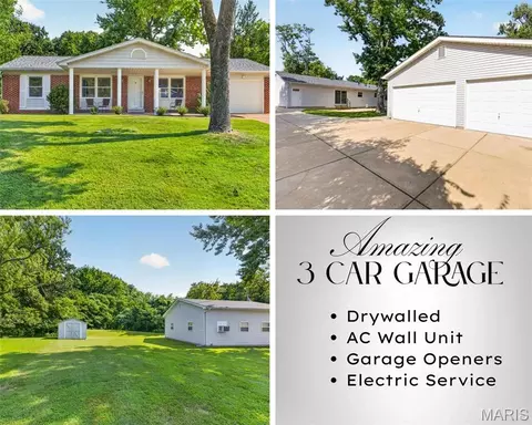 2534 Baltusrol Dr, Saint Louis, MO 63129