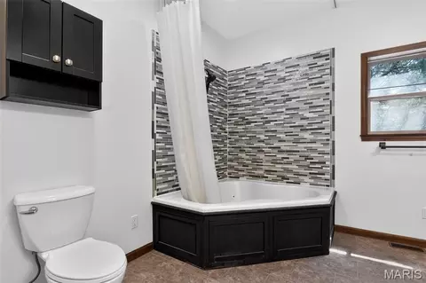Bath - 751 S Farm 197, Springfield, MO 65809 photo 3 of 4