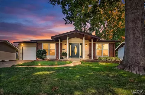 1355 Leisure Dr, Florissant, MO 63031