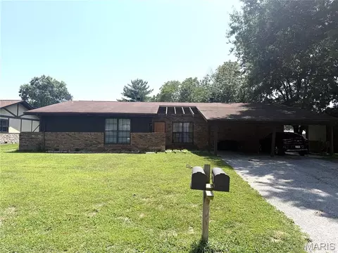 112 Kingsway Dr, Belleville, IL 62226