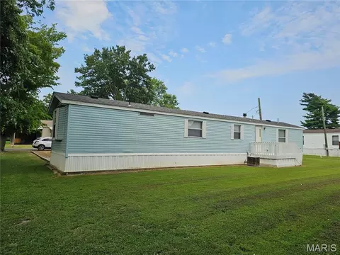 702 E Feifer, Sparta, IL 62286 photo 2