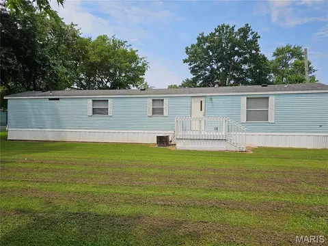 702 E Feifer, Sparta, IL 62286 photo 4