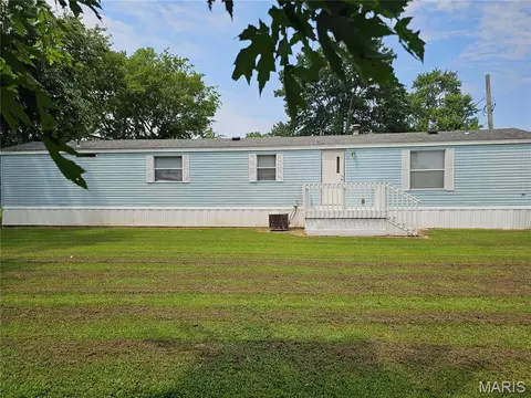 702 E Feifer, Sparta, IL 62286 photo 3