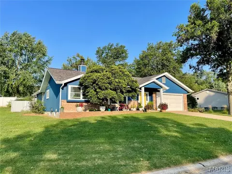 225 Timberidge Dr, Saint Peters, MO 63376