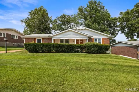 3985 Fairway Dr, Florissant, MO 63033