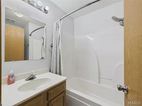Bath - 15505 Top Dr, Saint Robert, MO 65584 photo 3 of 5