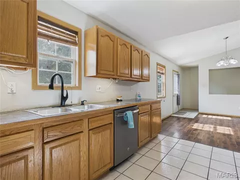 Kitchen - 15505 Top Dr, Saint Robert, MO 65584 photo 4 of 5