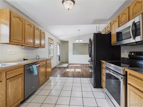 Kitchen - 15505 Top Dr, Saint Robert, MO 65584 photo 5 of 5