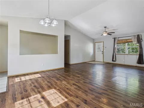 Living - 15505 Top Dr, Saint Robert, MO 65584 photo 4 of 5
