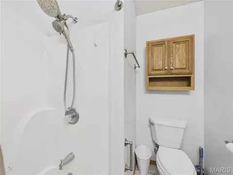Bath - 15505 Top Dr, Saint Robert, MO 65584 photo 4 of 5