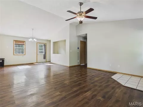 Living - 15505 Top Dr, Saint Robert, MO 65584 photo 2 of 5