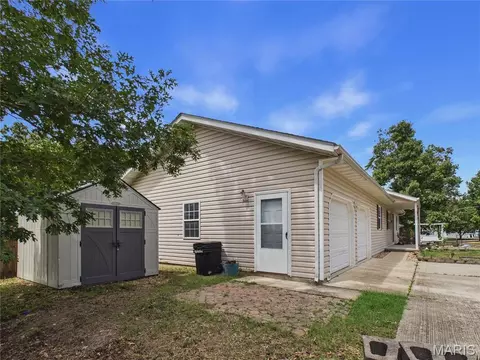 Exterior - 15505 Top Dr, Saint Robert, MO 65584 photo 6 of 17