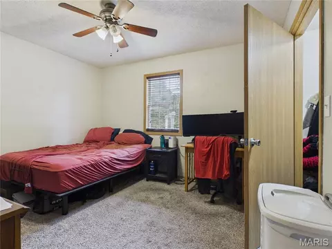 Bedroom - 15505 Top Dr, Saint Robert, MO 65584 photo 7 of 11